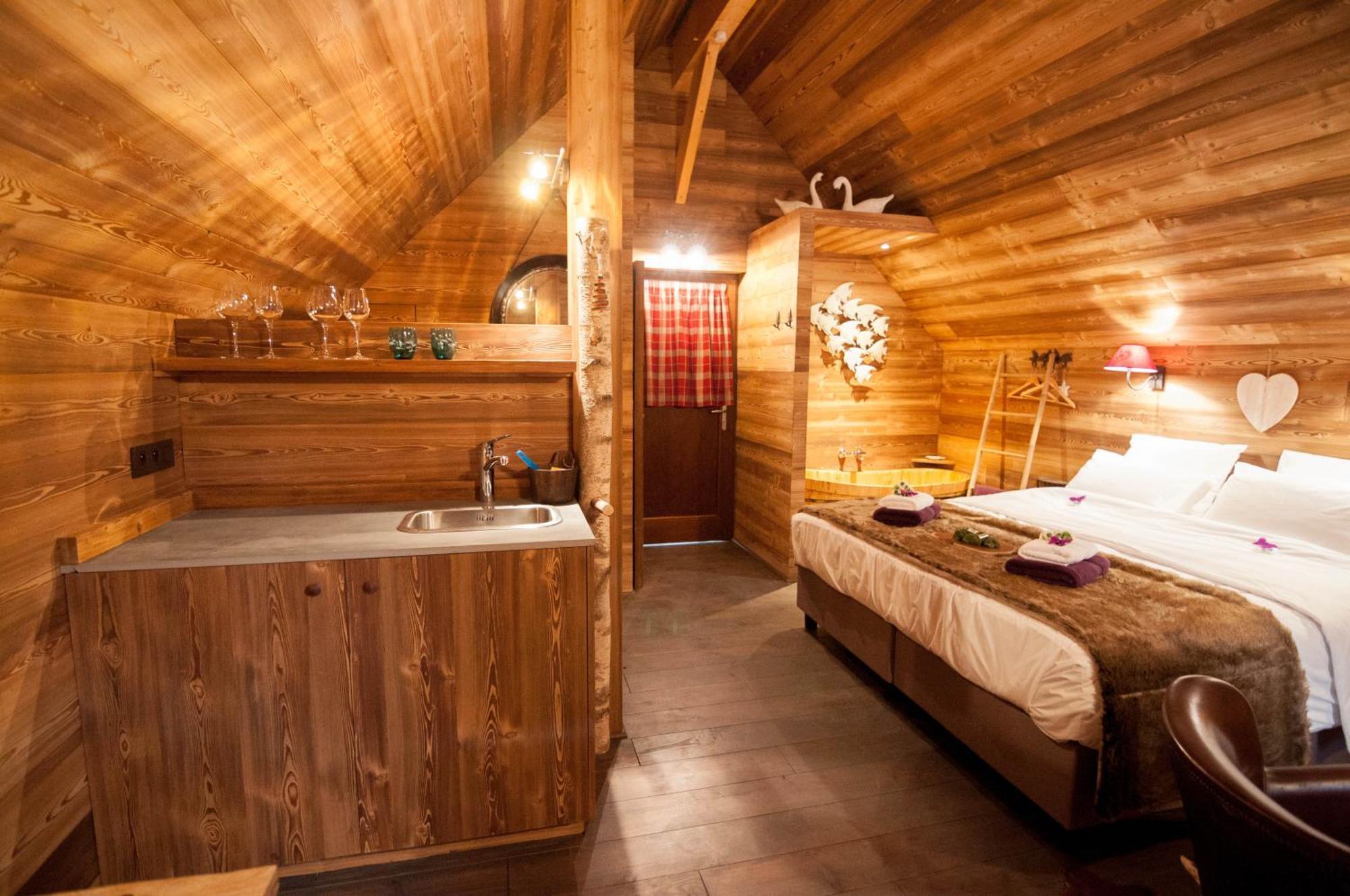 Aqualodge Hotel Insolite Ermeton-sur-Biert Exterior foto
